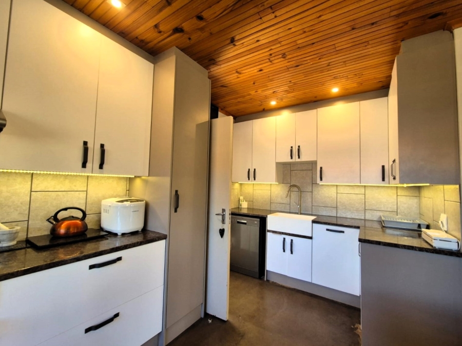 3 Bedroom Property for Sale in Wavecrest Eastern Cape